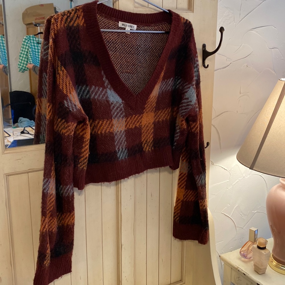 Cropped 70s-plaid deep v-neck sweater